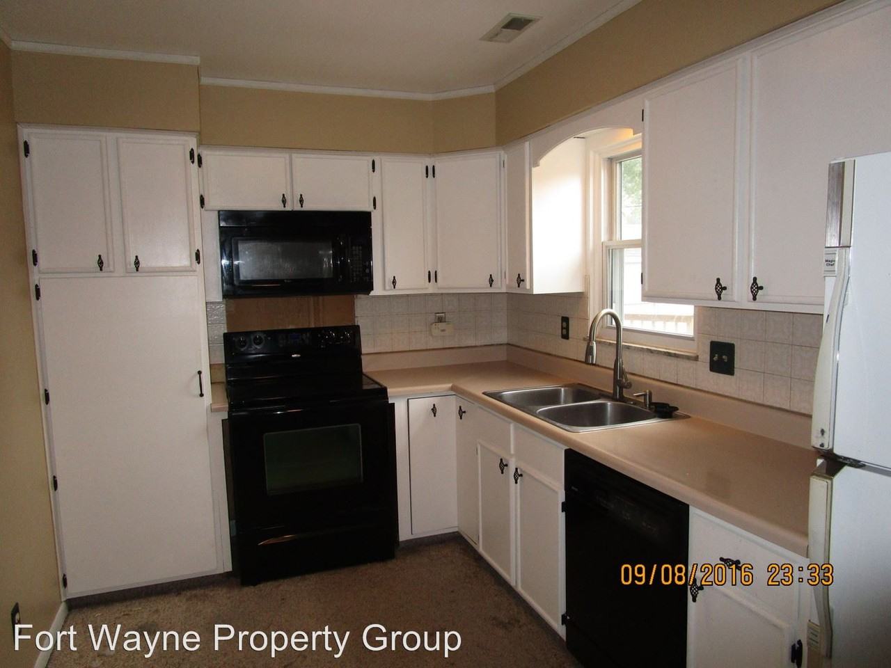 2915 Genesee Ave - Photo 2 of 10