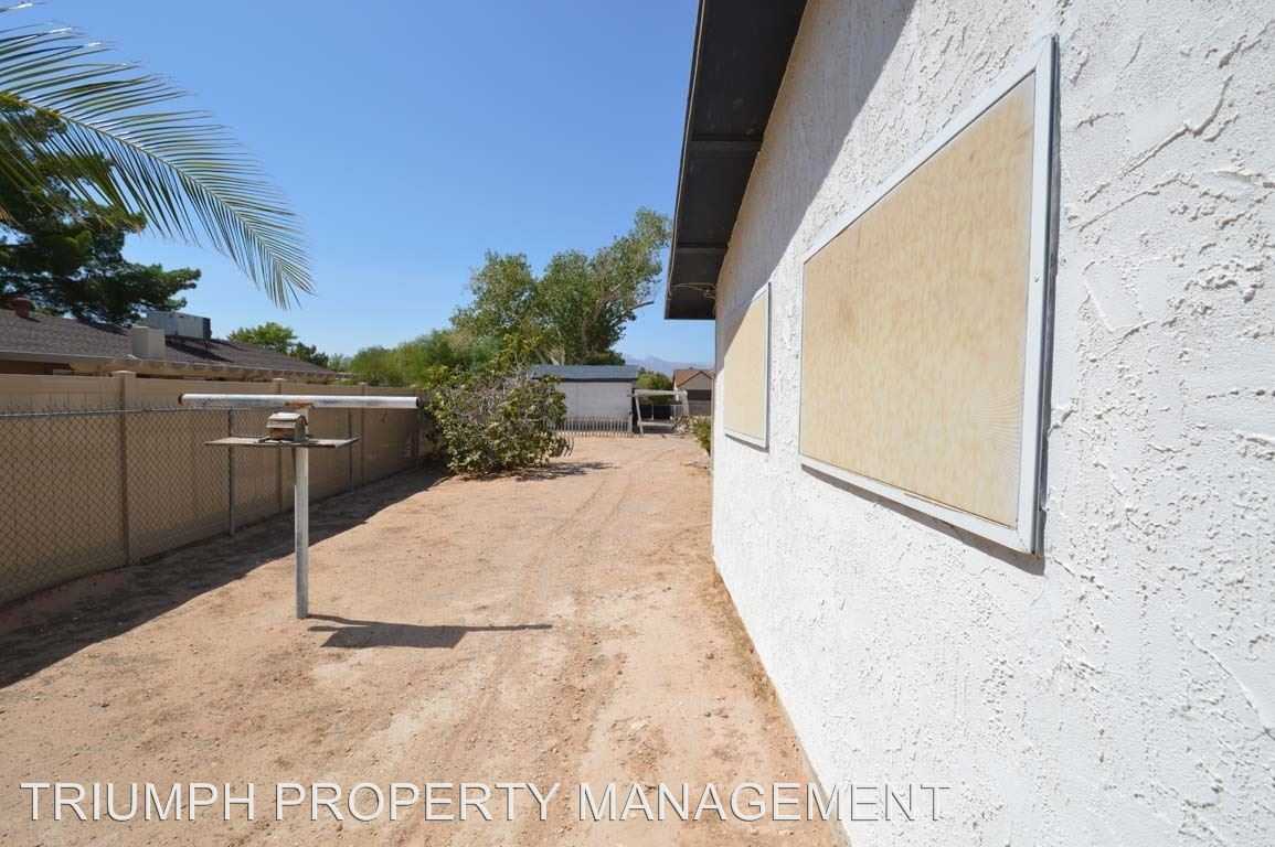 4899 Omega Cir - Photo 3 of 50