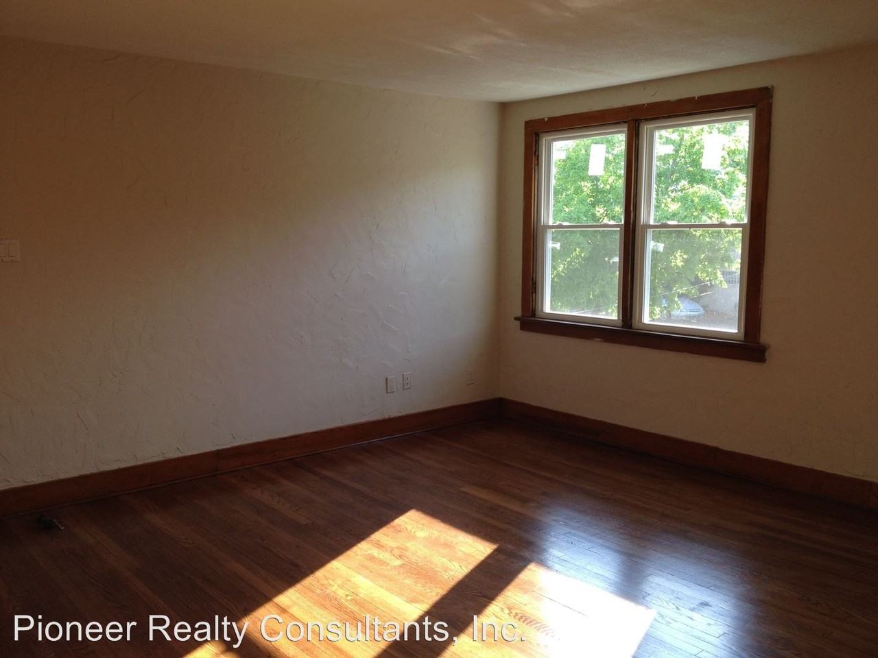 1415 Evanston St - Photo 2 of 10