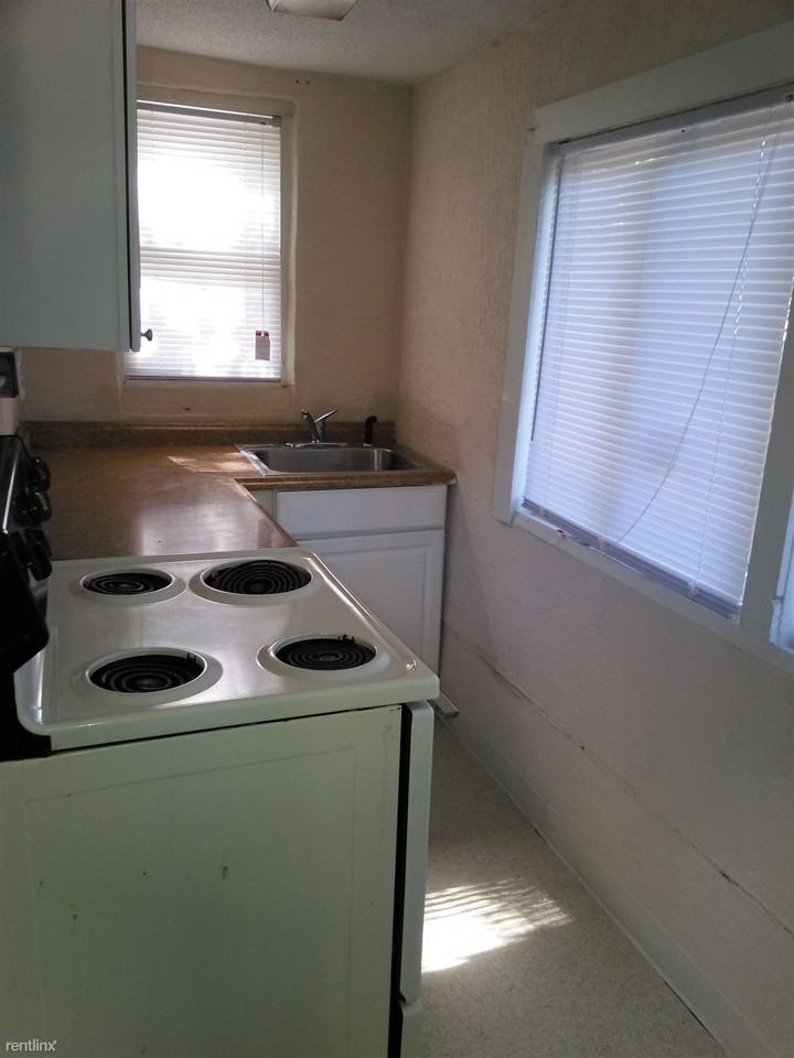 728 Columbia St #B - Photo 2 of 9