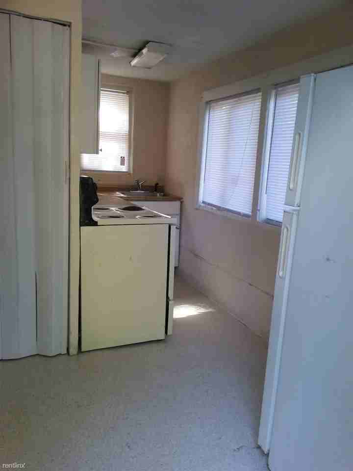 728 Columbia St #B - Photo 3 of 9
