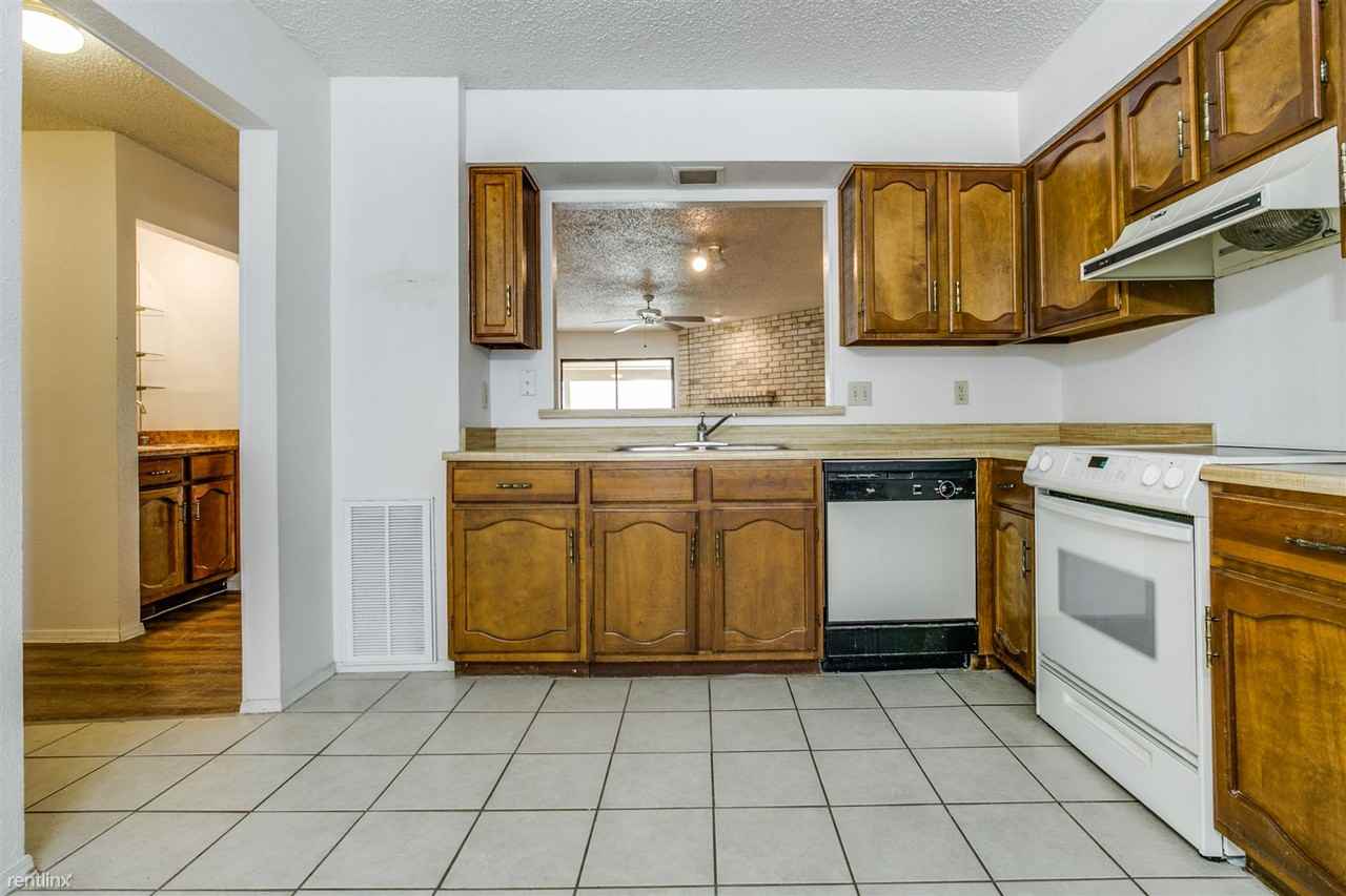 4715 Oakfield Way - Photo 3 of 8