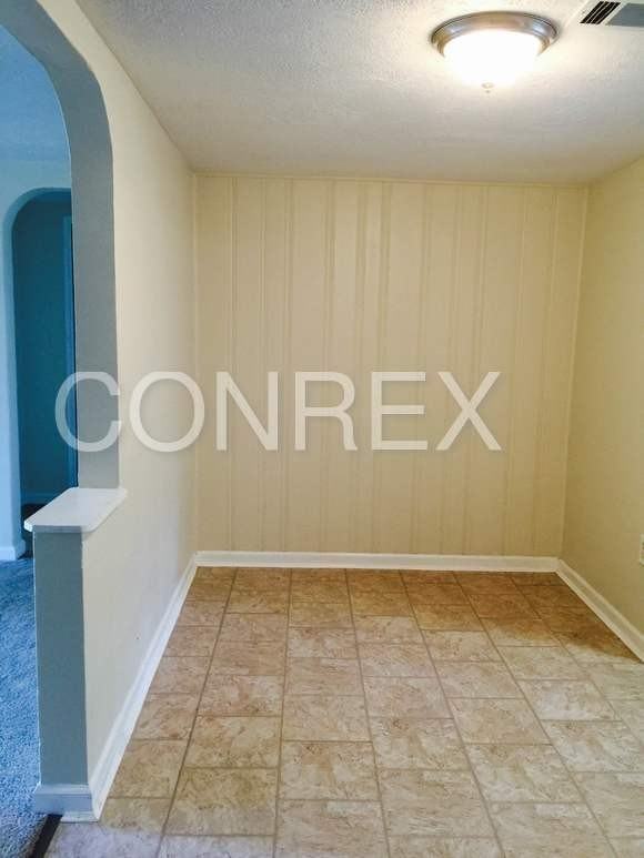 3899 Dieckman Ln - Photo 3 of 13