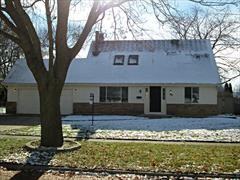 55 Surrey Ln - Photo 2 of 20