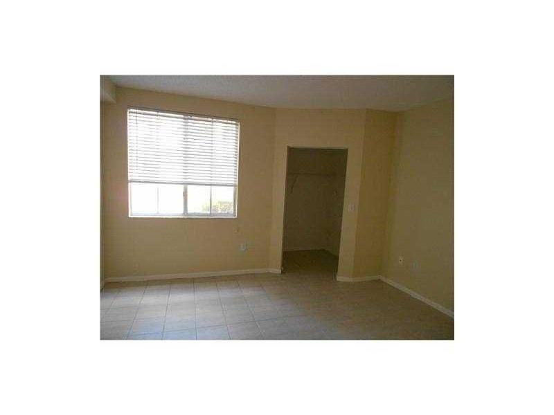 7920 N Nob Hill Rd - Photo 3 of 7