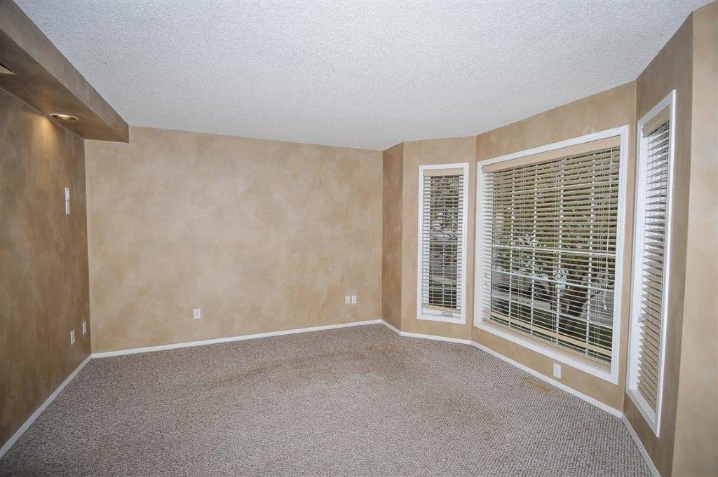 111 Mt Lorette Close SE #111 - Photo 2 of 28