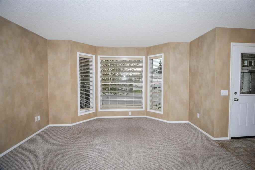 111 Mt Lorette Close SE #111 - Photo 3 of 28