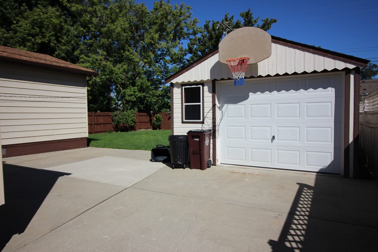 14431 Irene St - Photo 3 of 16