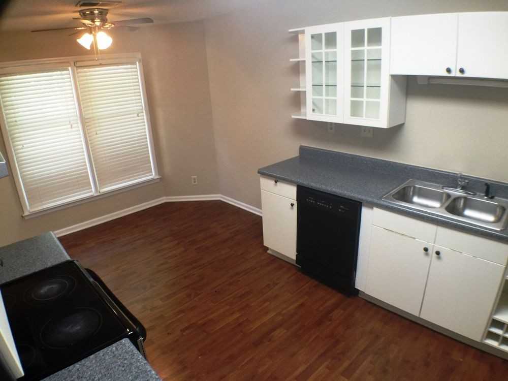 102 Garden Ct - Photo 2 of 12