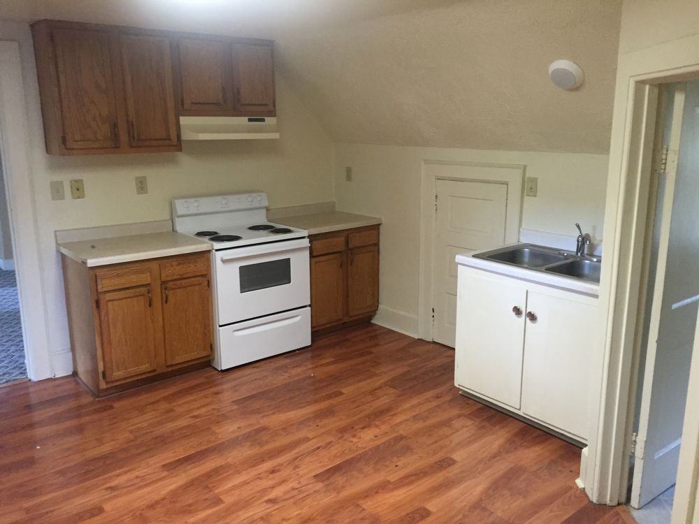 915 Harvey St - Photo 3 of 10