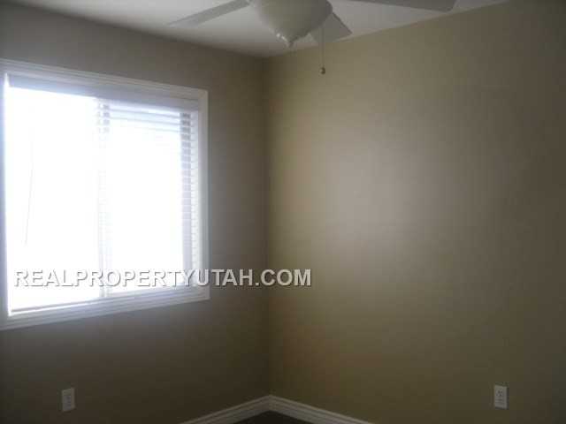 7482 S 1550 E - Photo 3 of 7