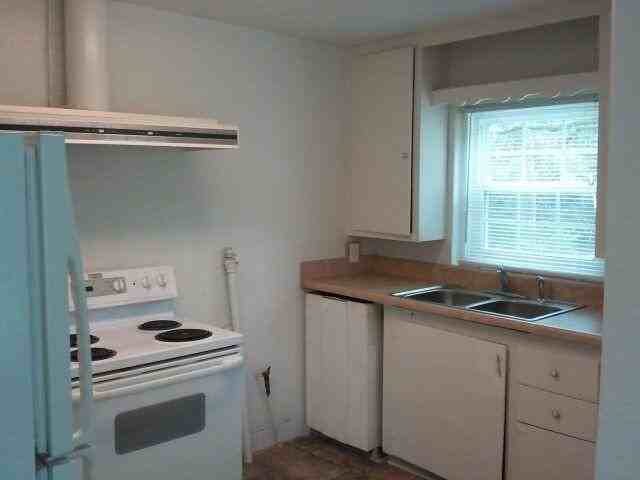 1110 Waters St - Photo 3 of 7