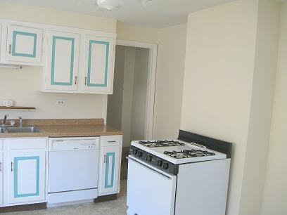 240 Sunset Drive - Photo 2 of 7