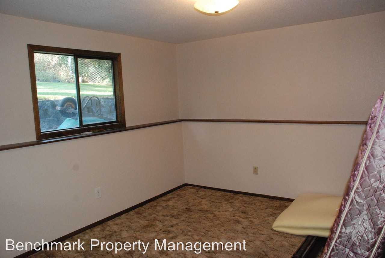 3313 Pine Hill Pl - Photo 3 of 17