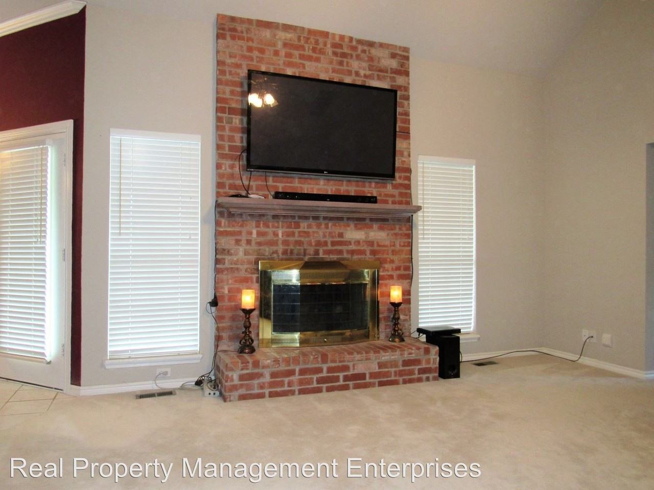 7329 NW 112th St - Photo 2 of 20