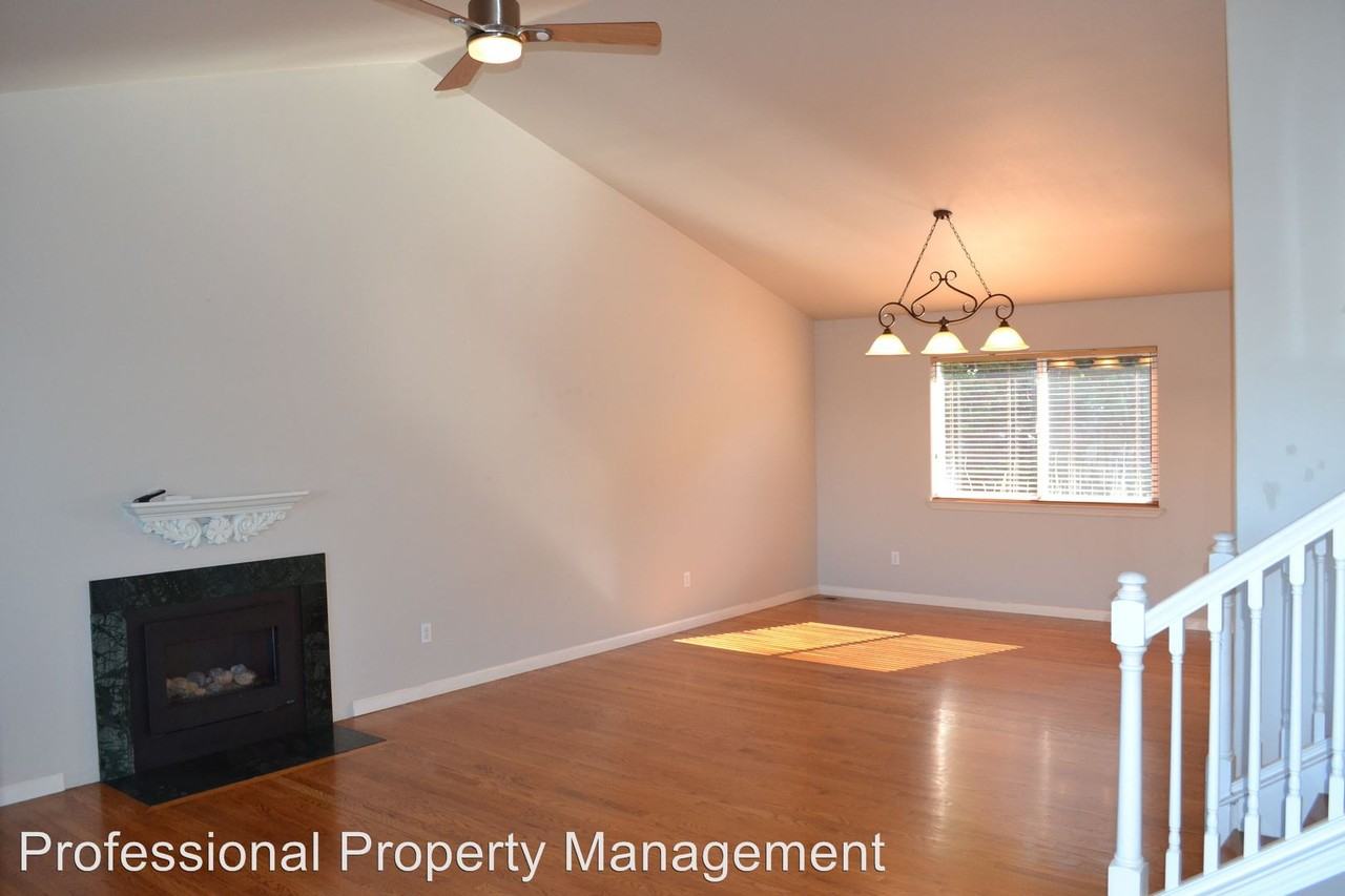 5305 Bay Pointe Ct - Photo 3 of 26