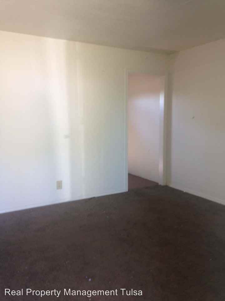 202 E 44th St N - Photo 3 of 13