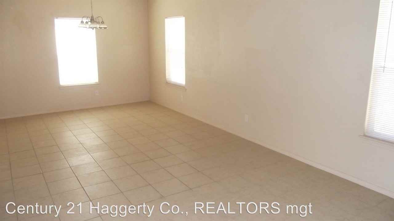 10405 Silvercloud Dr - Photo 2 of 18
