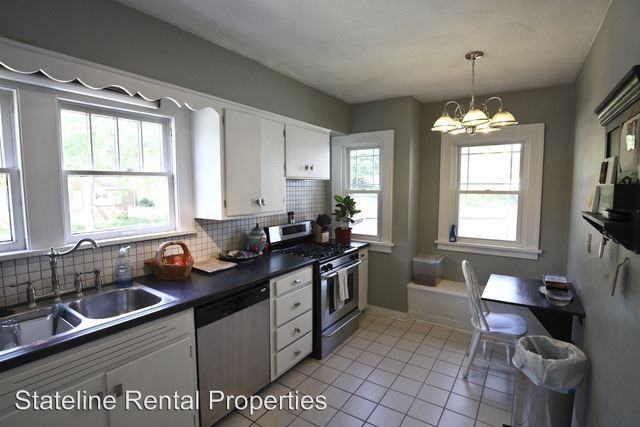 231 N Gardiner Ave - Photo 3 of 10