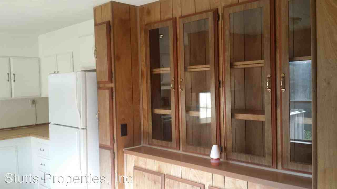 201 Lannes W Dr - Photo 3 of 11