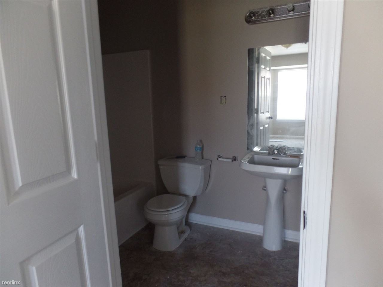 1004 Bush Ave - Photo 3 of 14