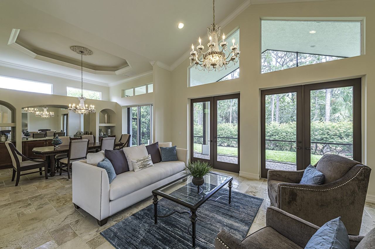 15214 Burnaby Dr - Photo 3 of 12