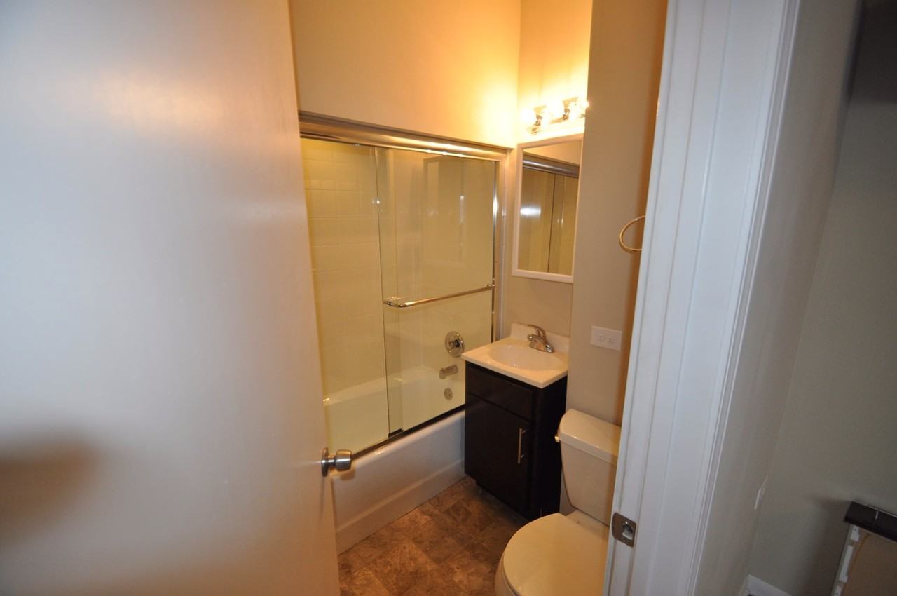 11212 S Troy St - Photo 2 of 8