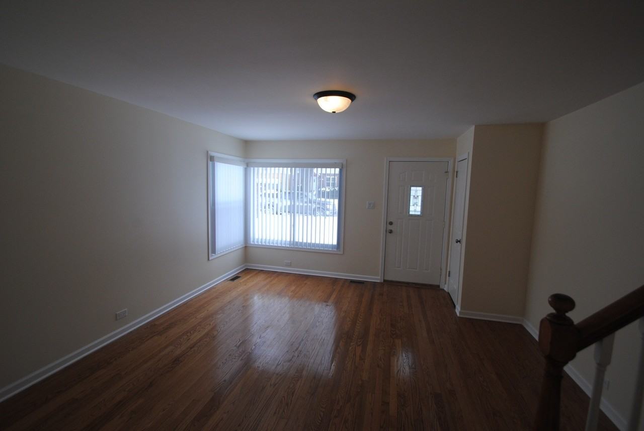 2608 N Rhodes Ave - Photo 2 of 9