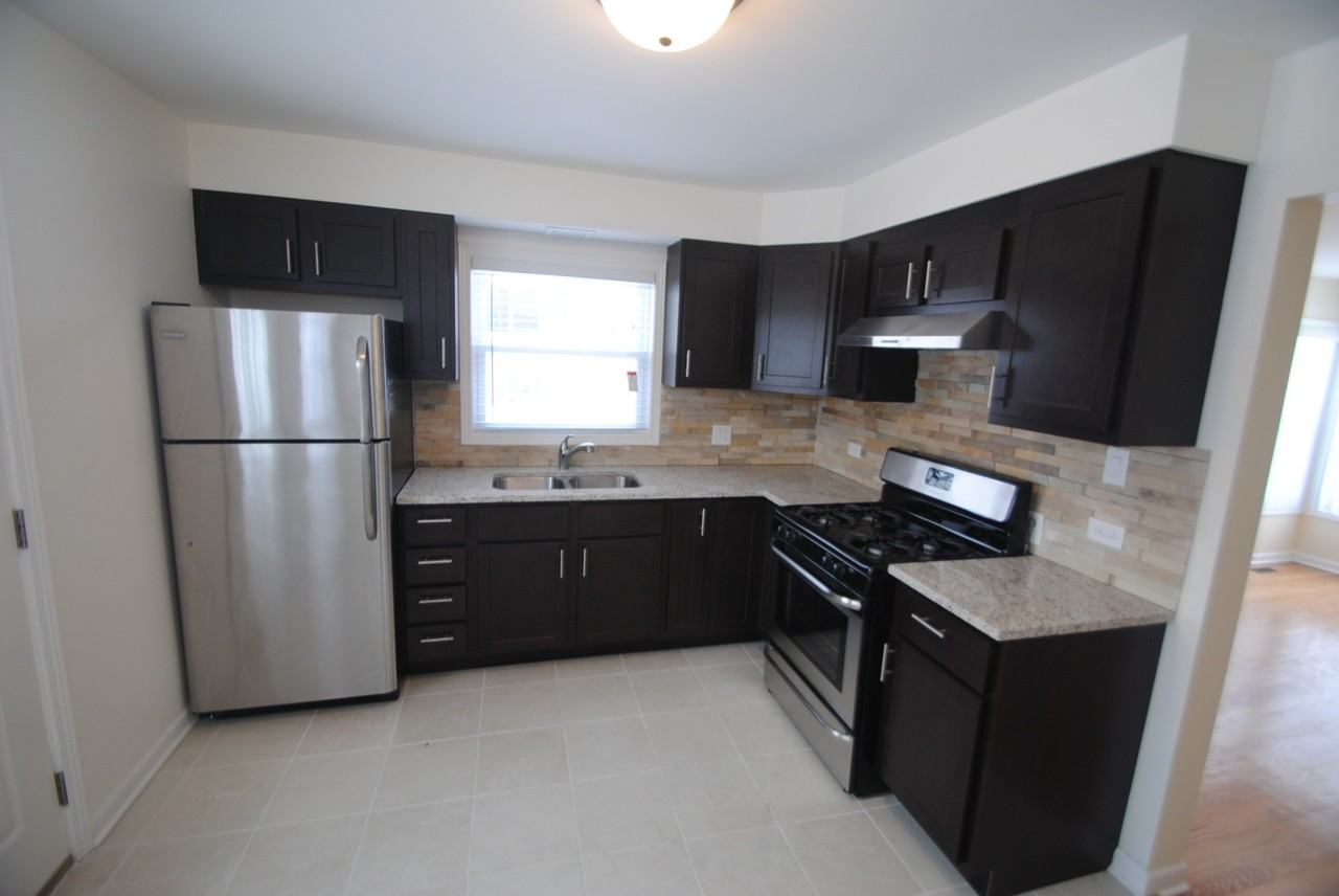 2608 N Rhodes Ave - Photo 3 of 9
