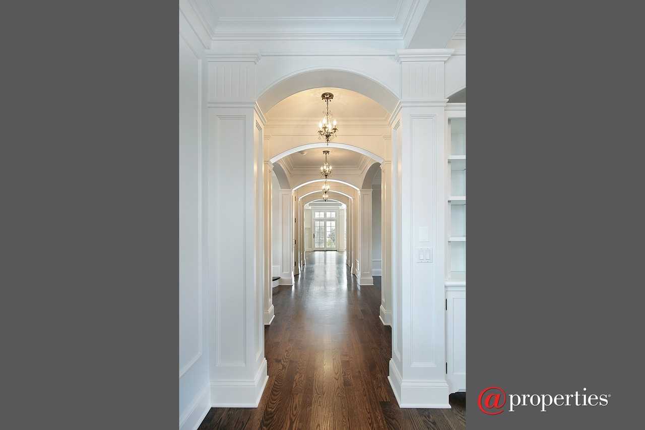 349 E Blodgett Ave - Photo 2 of 15