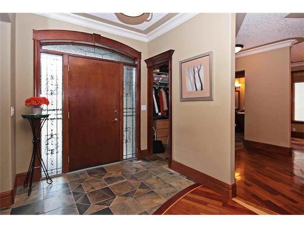 8 Coulee Park SW #8 - Photo 3 of 31