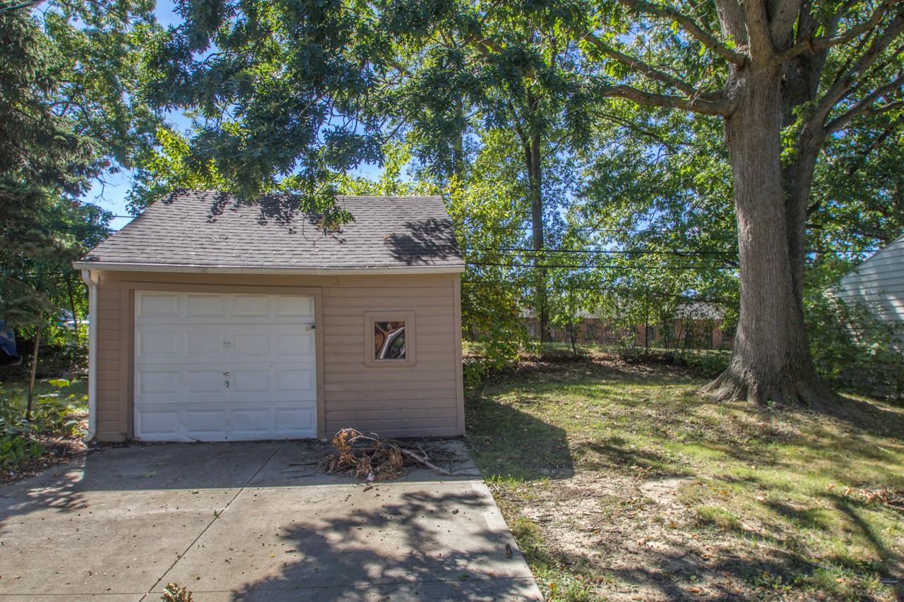 9520 S Highland Ave - Photo 3 of 25