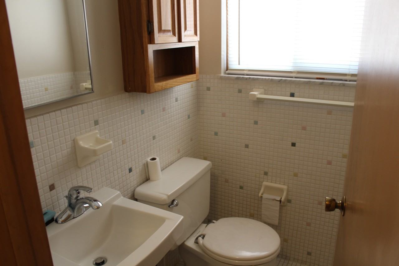 8360 Potomac St - Photo 3 of 9