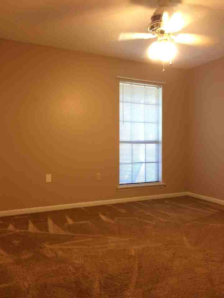 420 Maple Dr - Photo 3 of 21