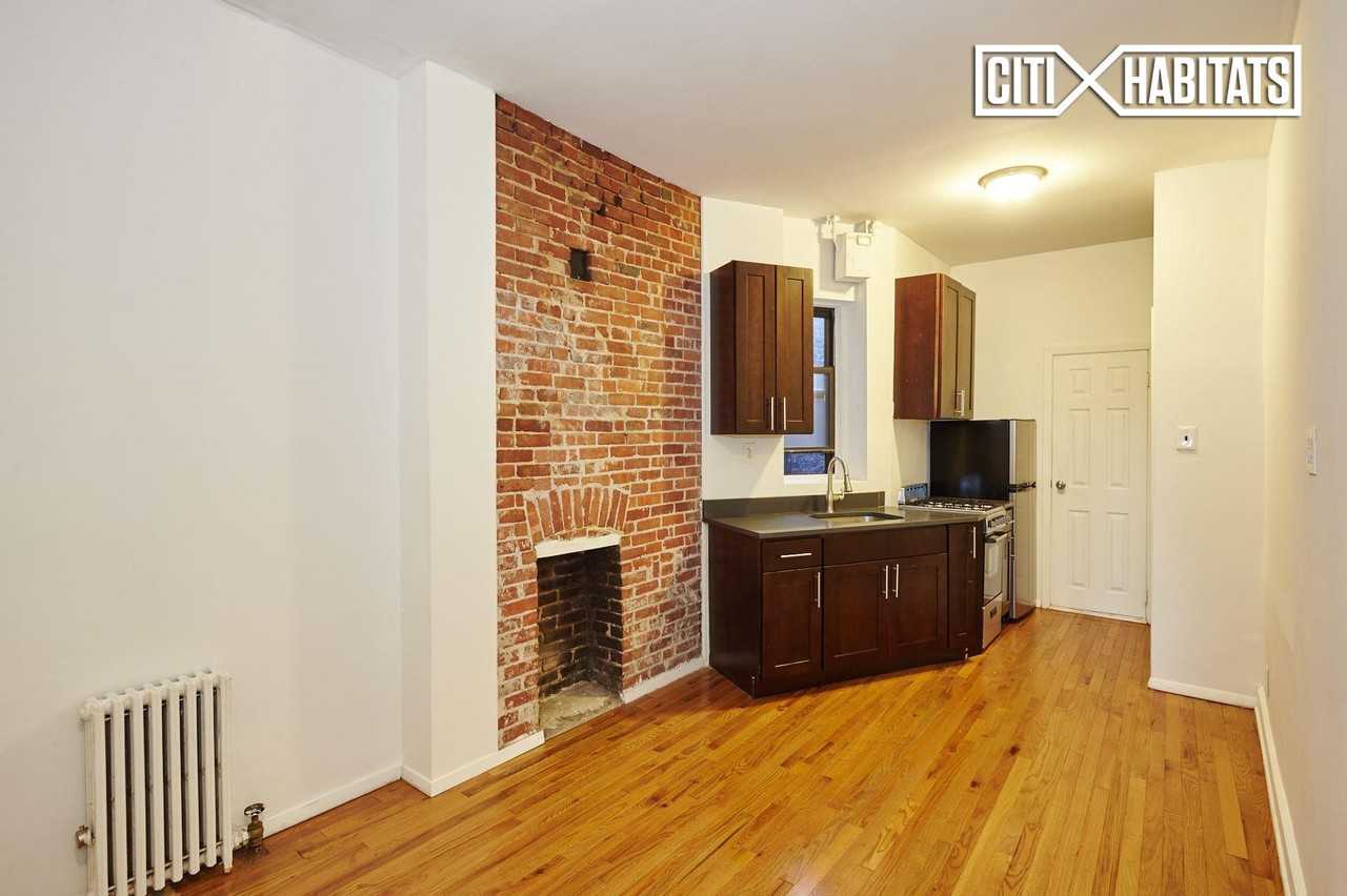 W 46th St #5FW - Photo 2 of 4