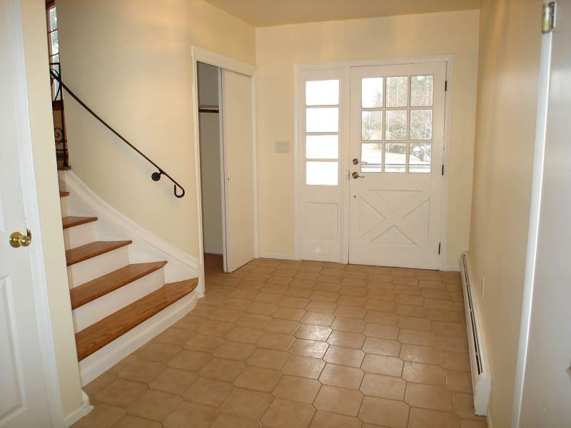 24 Kathryn Dr - Photo 2 of 12