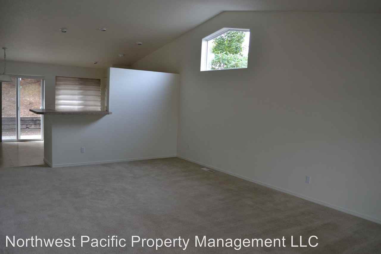 550 Summerview Dr - Photo 3 of 12