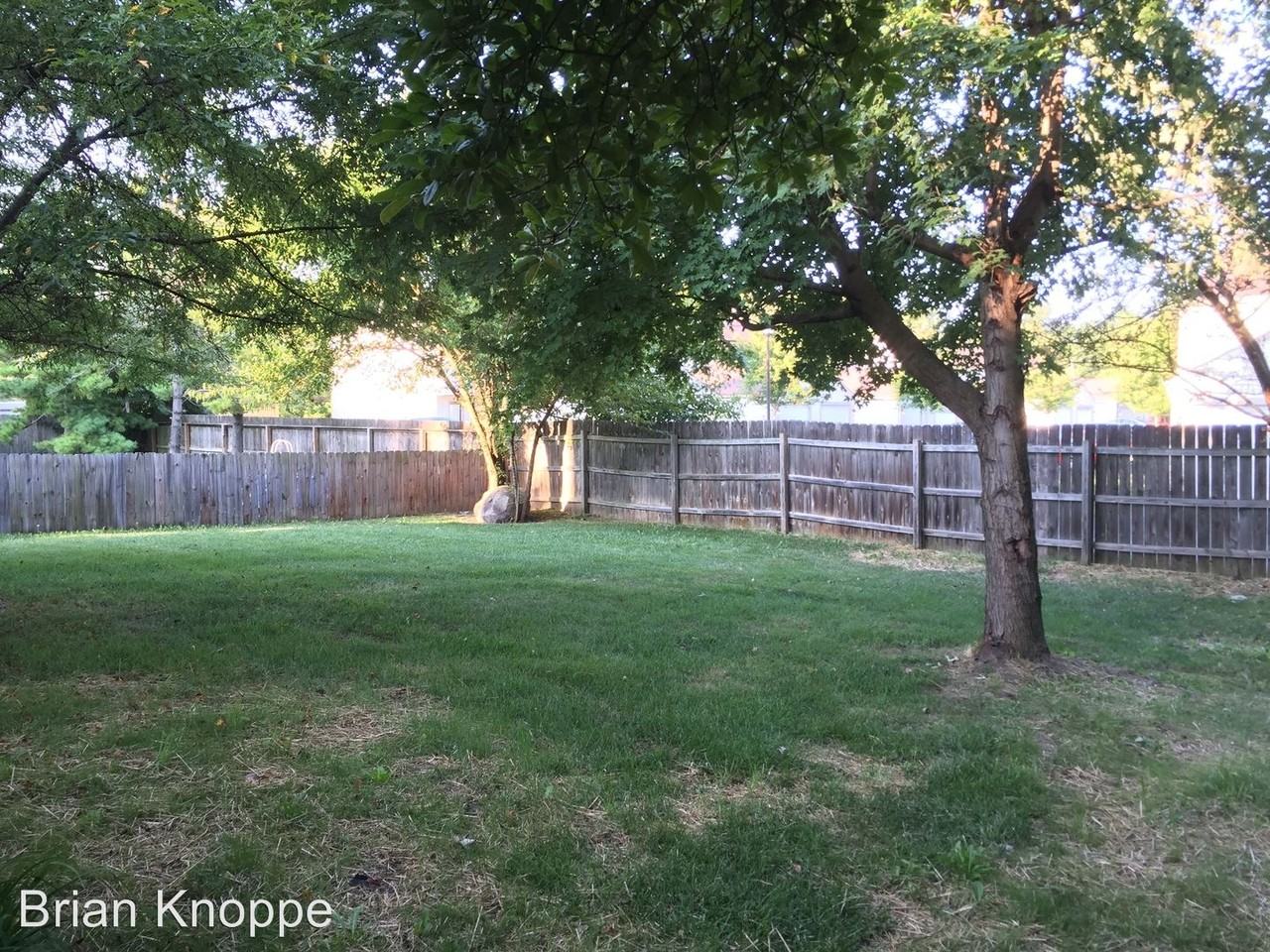 7987 Storrow Dr - Photo 3 of 28