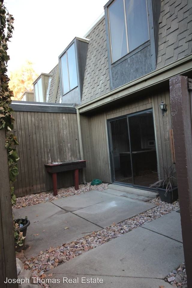 2998 Marrcrest W - Photo 3 of 33