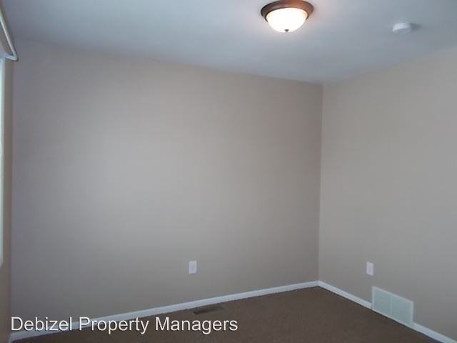 1008 E 6th St - Photo 3 of 15