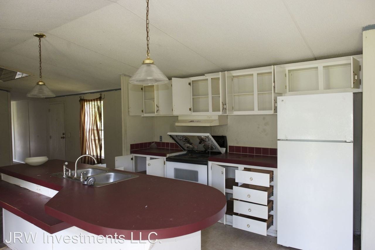 1027 Whitehead Dr - Photo 2 of 4