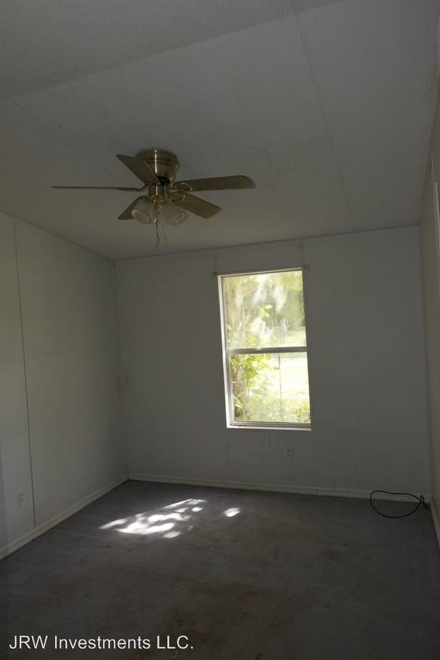 1027 Whitehead Dr - Photo 3 of 4