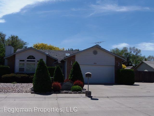 685 E 14th N St - Photo 2 of 50