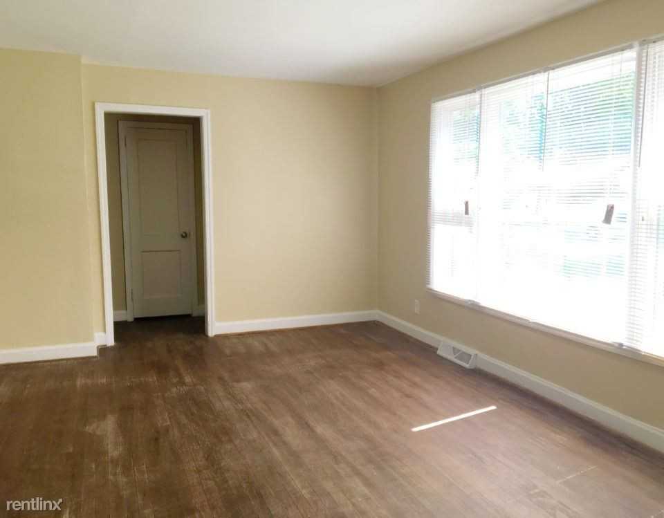 2805 Bancroft St - Photo 3 of 10