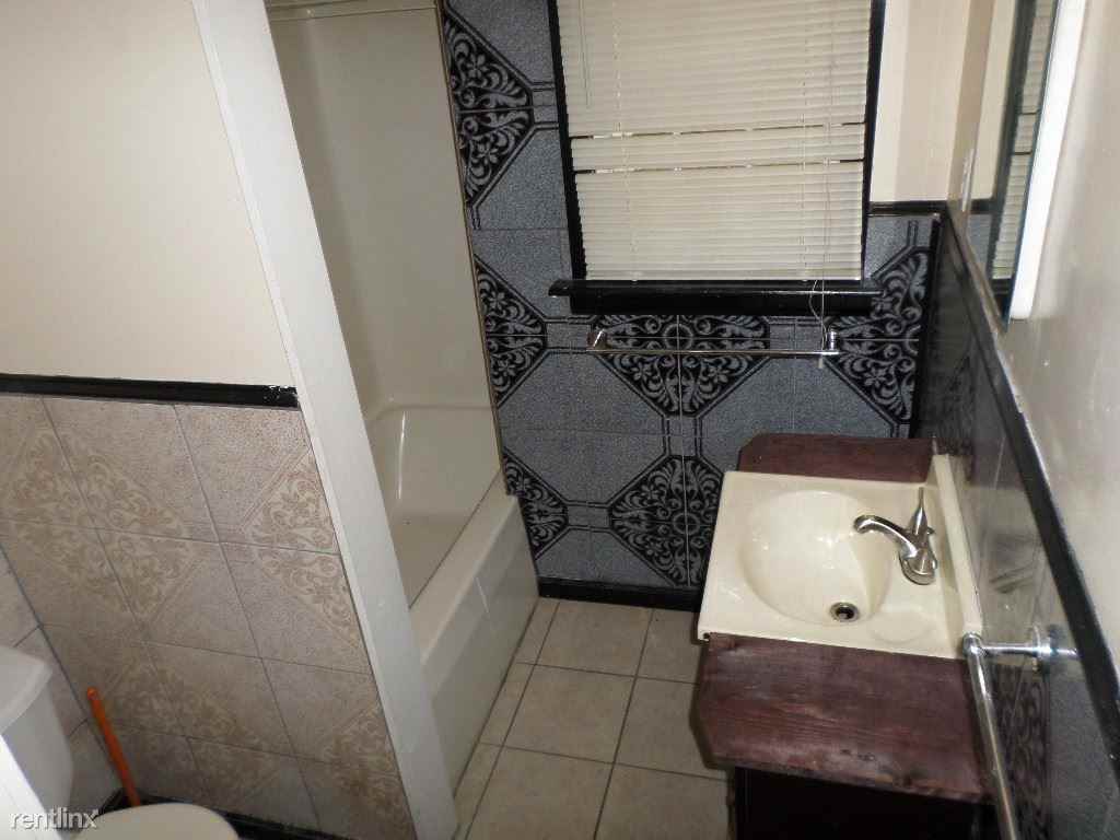 3644 Poplar Ave #B - Photo 3 of 3