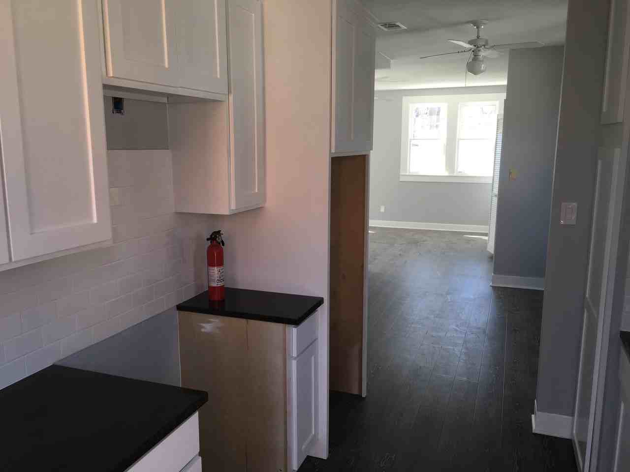 506 East Guenther Street - Photo 2 of 37