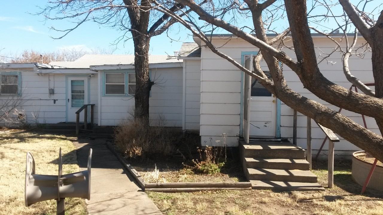 701 North Avenue East - Photo 2 of 5