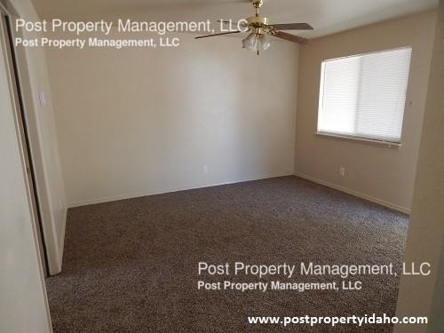 1125 Johnson Ave - Photo 2 of 8