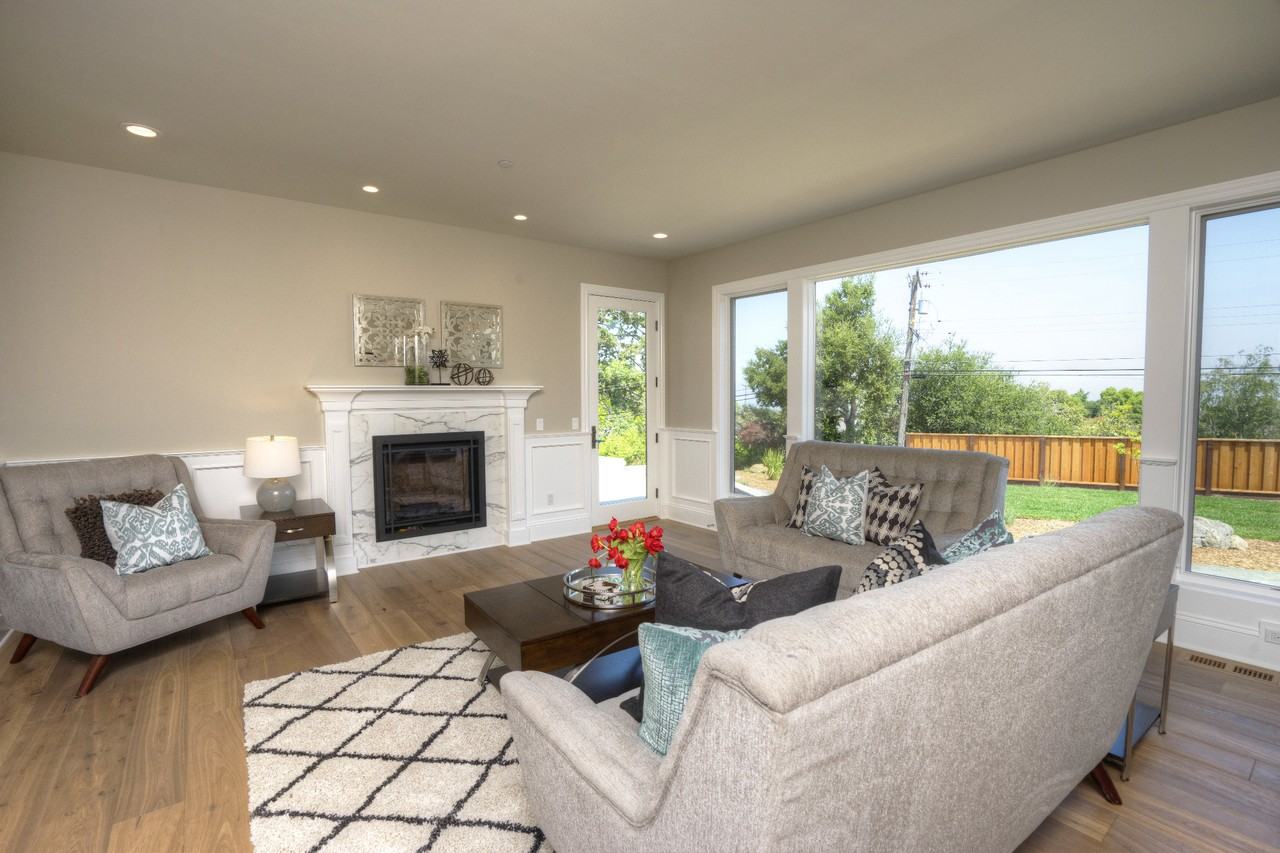 1090 Lakeview Way - Photo 2 of 16