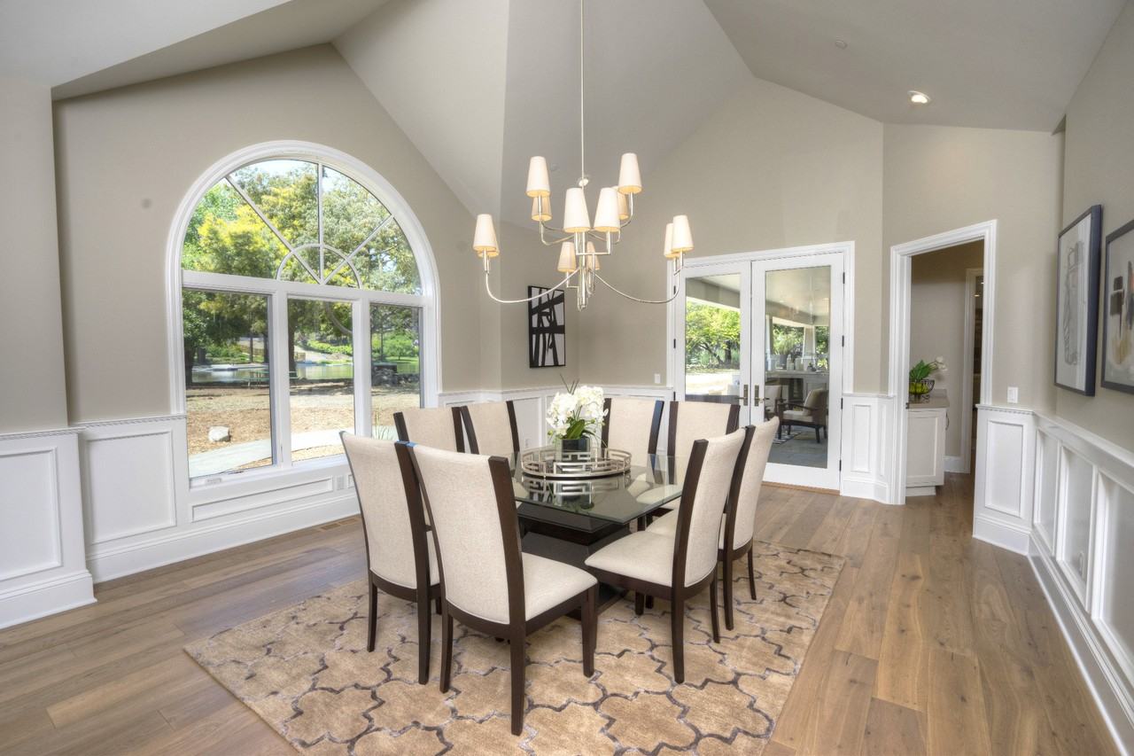 1090 Lakeview Way - Photo 3 of 16